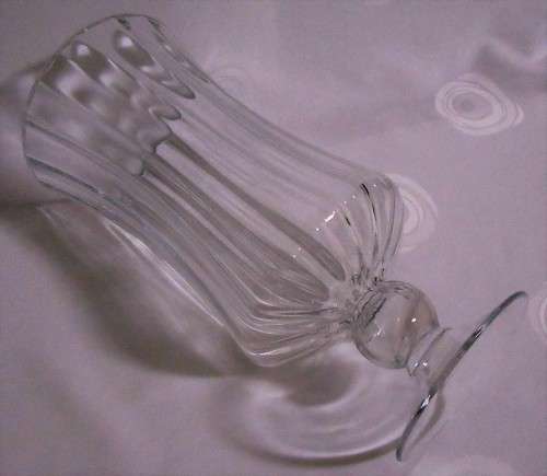 A MAGNIFICENT LARGE TALL GLASS VASE ON A WINE GLASS STEM STUNNING DETAIL