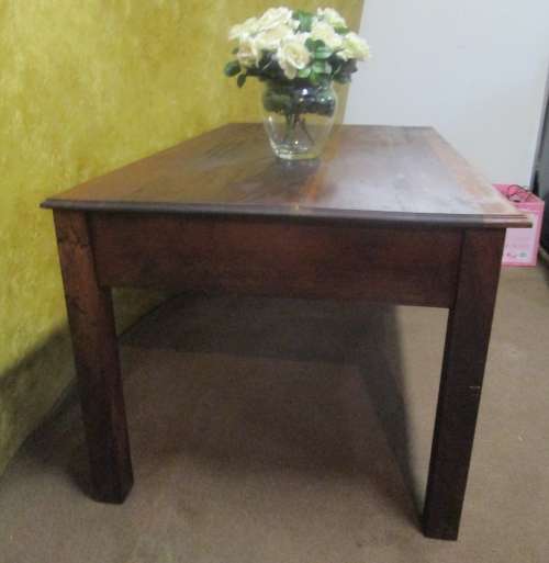 A MARVELOUS SOLLID WOOD LARGE DESK WITH TWO DRAWERS IN GOOD CONDITION