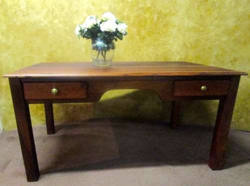 A MARVELOUS SOLLID WOOD LARGE DESK WITH TWO DRAWERS IN GOOD CONDITION