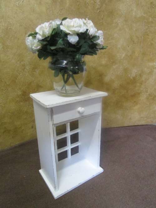 A BEAUTIFUL SHABBY CHIC BEDSIDE CABINET OR SIDE TABLE WITH A DRAWER