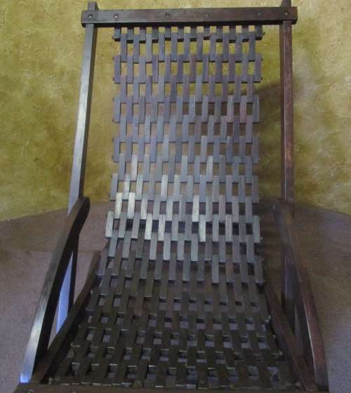 WOW A A LOVLEY LARGE WOODEN LOUNGER CHAIR WITH WEAVED BLOCKS FOR THE SEAT