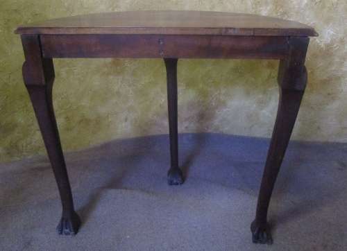 A BEAUTIFUL VINTAGE BALL & CLAW IMBUIA HALF MOON DISPLAY/OCCASIONAL TABLE. GORGEOUS IN AN ENTRANCE!!