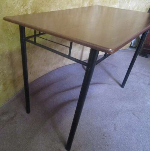 A CUTE FOUR SEATER TABLE AND CHAIRS FOR A SMALLER ROOM ONE BID FOR ALL