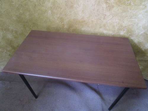 A CUTE FOUR SEATER TABLE AND CHAIRS FOR A SMALLER ROOM ONE BID FOR ALL