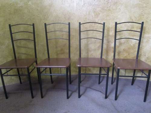 A CUTE FOUR SEATER TABLE AND CHAIRS FOR A SMALLER ROOM ONE BID FOR ALL
