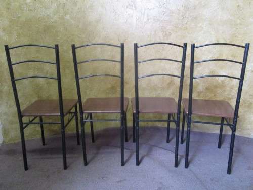 A CUTE FOUR SEATER TABLE AND CHAIRS FOR A SMALLER ROOM ONE BID FOR ALL