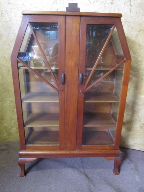 AN EXQUISITE ANTIQUE BOOKCASE DISPLAY CABINET WITH MAGNIFICENT GLASS DOORS; STUNNING FURNITURE!