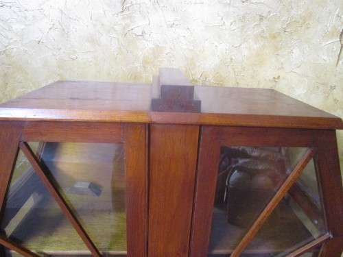 AN EXQUISITE ANTIQUE BOOKCASE DISPLAY CABINET WITH MAGNIFICENT GLASS DOORS; STUNNING FURNITURE!