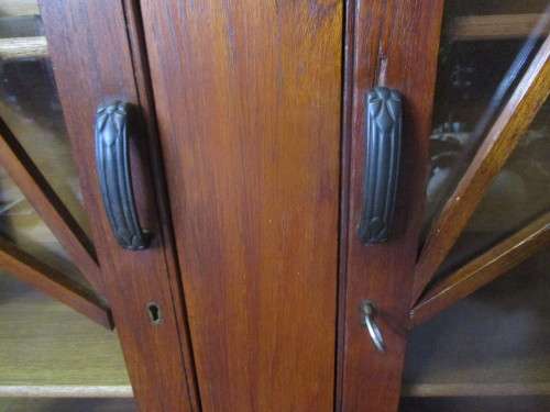 AN EXQUISITE ANTIQUE BOOKCASE DISPLAY CABINET WITH MAGNIFICENT GLASS DOORS; STUNNING FURNITURE!