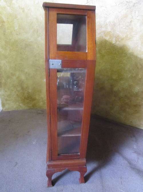 AN EXQUISITE ANTIQUE BOOKCASE DISPLAY CABINET WITH MAGNIFICENT GLASS DOORS; STUNNING FURNITURE!