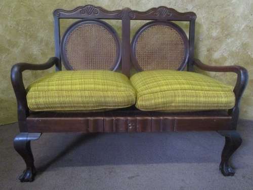 A beautiful solid Wood Ball & Claw parlour couch with wicker backrest in great condition!!!