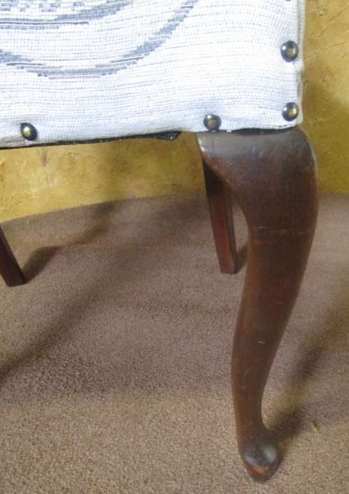 AN EXQUISITE QUEEN ANN DINING ROOM CHAIR WITH NEW UPHOLSTERY