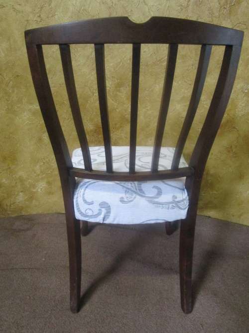 AN EXQUISITE QUEEN ANN DINING ROOM CHAIR WITH NEW UPHOLSTERY