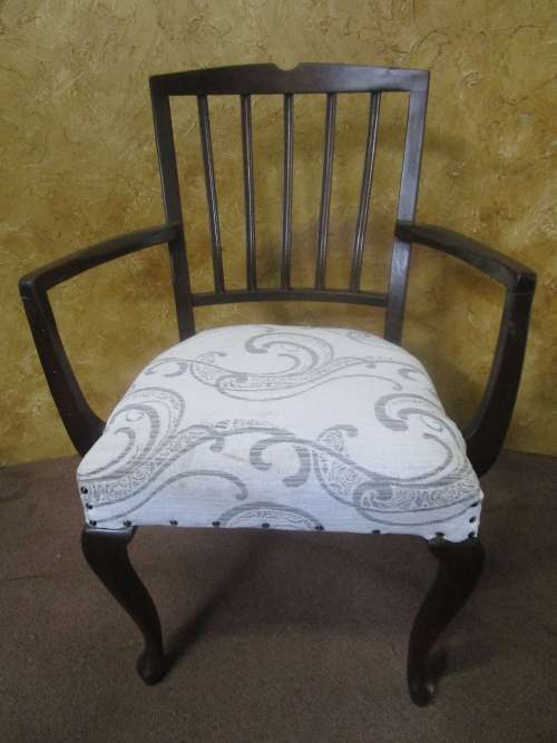 AN EXQUISITE QUEEN ANN CARVER CHAIR WITH NEW UPHOLSTERY