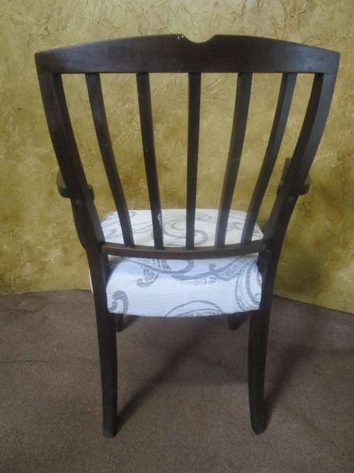 AN EXQUISITE QUEEN ANN CARVER CHAIR WITH NEW UPHOLSTERY