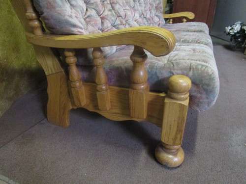 A GORGEOUS OAK GRAFTON EVEREST 3 SEATER COUCH WITH STUNNING TURNED DETAIL