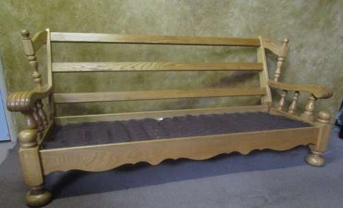 A GORGEOUS OAK GRAFTON EVEREST 3 SEATER COUCH WITH STUNNING TURNED DETAIL