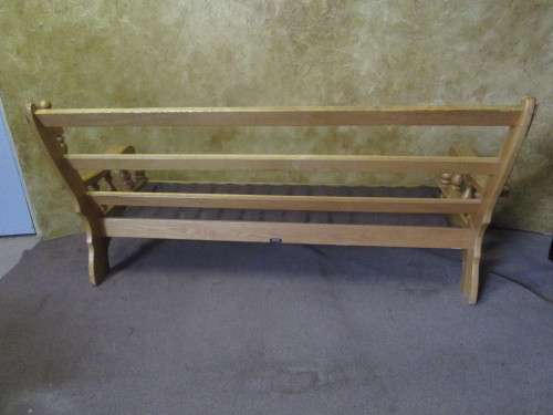 A GORGEOUS OAK GRAFTON EVEREST 3 SEATER COUCH WITH STUNNING TURNED DETAIL
