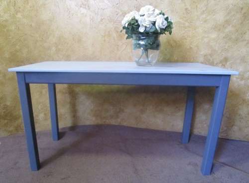 A GORGEOUS CHALK PAINTED FOUR TO SIX SEATER TABLE PERFECT FOR THE OFFICE - PATION