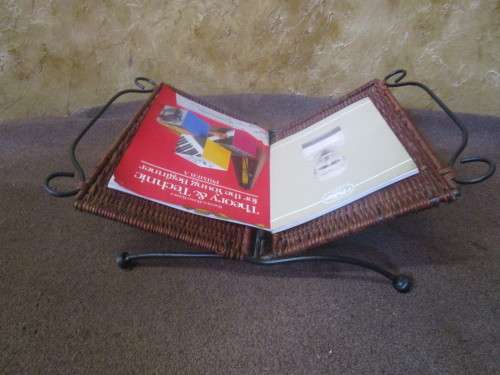 A LOVLEY WEAVED CANE AND METAL FOLD UP MAGAZINE RACK