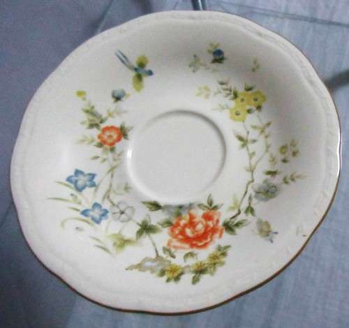 I'm pleased to offer this beautifuL Dio Set. This set was made by Mikasa - Dinner At Eight in their