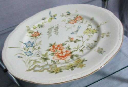 I'm pleased to offer this beautiful vintage dinner plate. This set was made by Mikasa -
