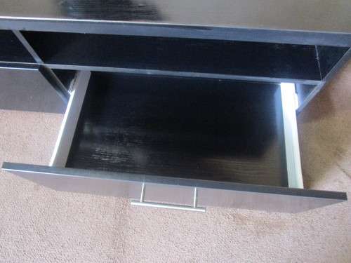 A EXQUISITE DARK WOOD FINISHED FLAT SCREAN & ENTERTAINMENT UNIT IN GOOD CONDITION