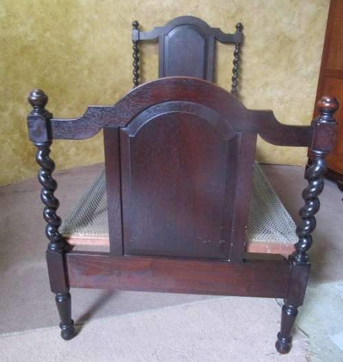 BARLEY TWIST 1920'S OAK SINGLE BED Good quality, unusual barley twist oak single bedstead