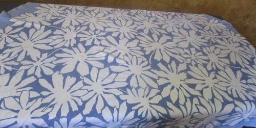 A BEAUTIFUL VINTAGE TABLE CLOTH WITH SIX NAPKINS