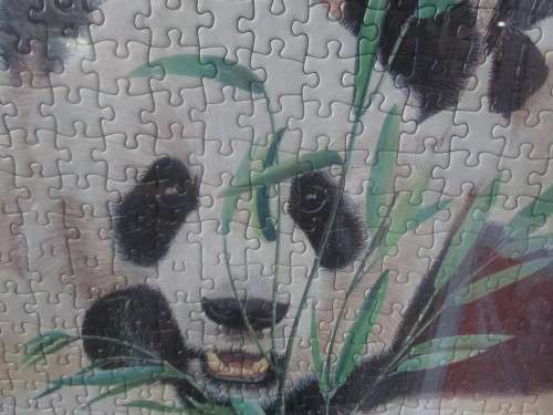 A LOVLEY VERY LARGE FRAMED PANDA PUZZEL PERFECT FOR A KIDS ROOM 70CM X 85CM 2CM