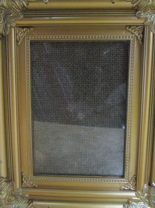 A VERY ELGANT GILDED STYLE FRAME IN GOOD CONDITION 20CM X 25CM X 2CM