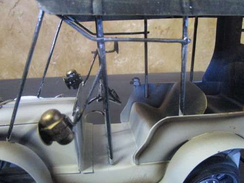 A VINTAGE LOOKING REPLICA METAL CAR 18CM X 13CM X 9CM