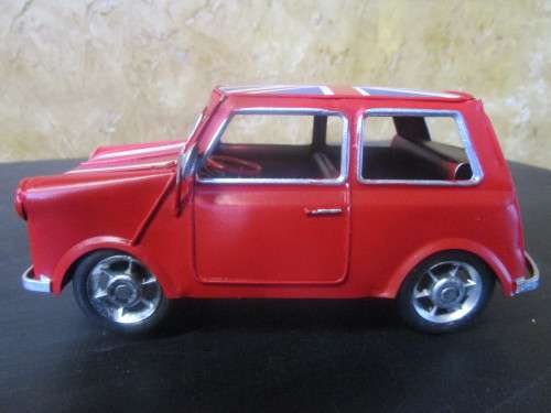 A VINTAGE LOOKING REPLICA METAL MINI 18CM X 9CM X 8CM