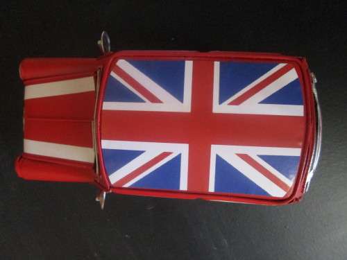A VINTAGE LOOKING REPLICA METAL MINI 18CM X 9CM X 8CM
