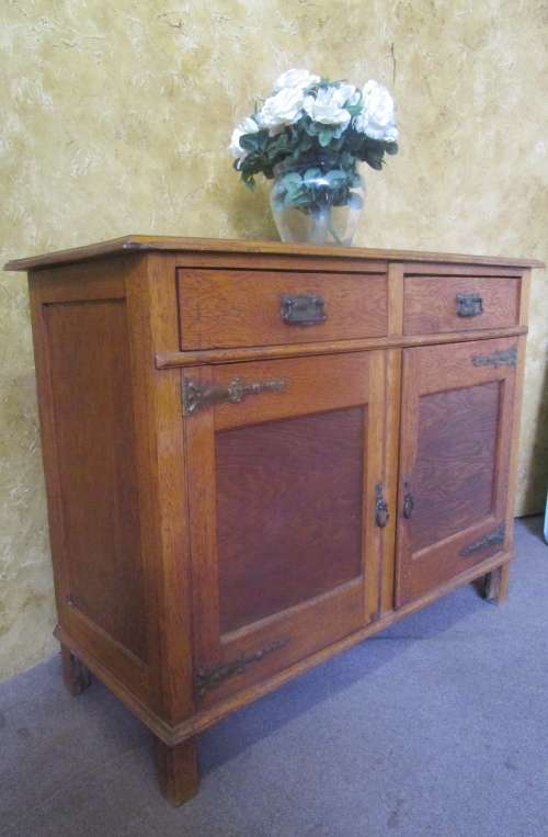 AN EXQUISITE ANTIQUE TWO DRAWER & TWO DOOR SERVER CABINET IN GOOD CONDITION