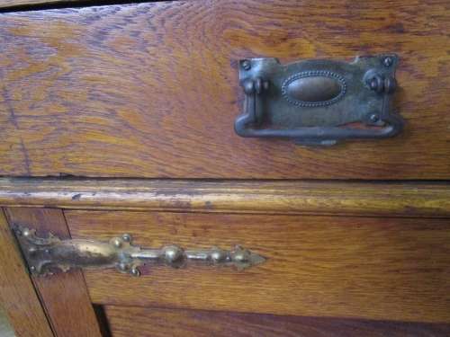 AN EXQUISITE ANTIQUE TWO DRAWER & TWO DOOR SERVER CABINET IN GOOD CONDITION