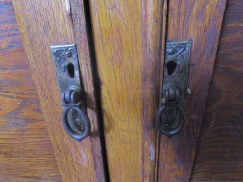 AN EXQUISITE ANTIQUE TWO DRAWER & TWO DOOR SERVER CABINET IN GOOD CONDITION
