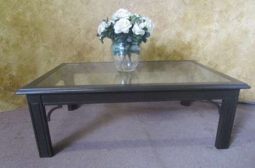 A LOVLEY LARGE GLASS TOP COFFEE TABLE