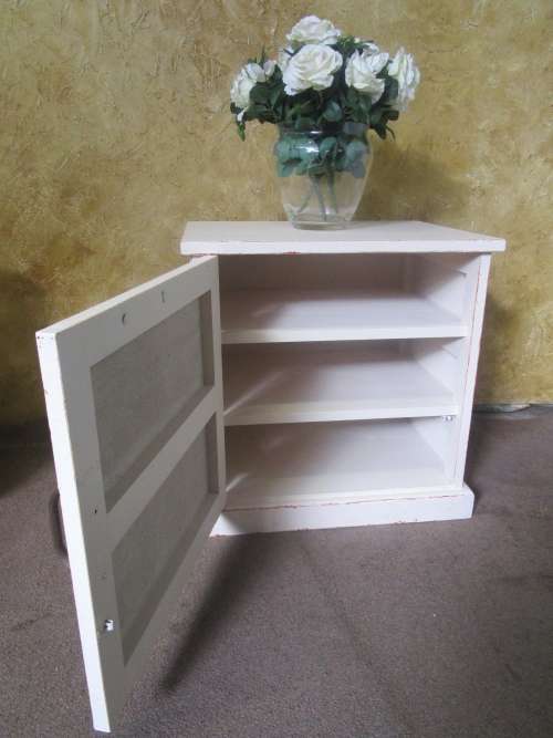A CUTE VINTAGE SHABBY CHIC LARGE CUPBOARD OR SIDE TABLE