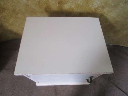 A CUTE VINTAGE SHABBY CHIC LARGE CUPBOARD OR SIDE TABLE