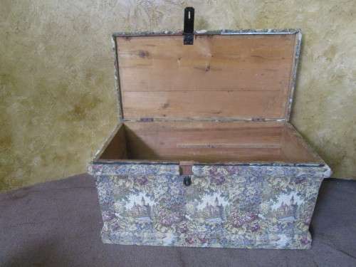 A GORGEOUS ANTIQUE KIST WITH ORIGINAL FABRIC PADDED ON THE TOP WILL LOOK STUNNING IN FRONT OF A BED