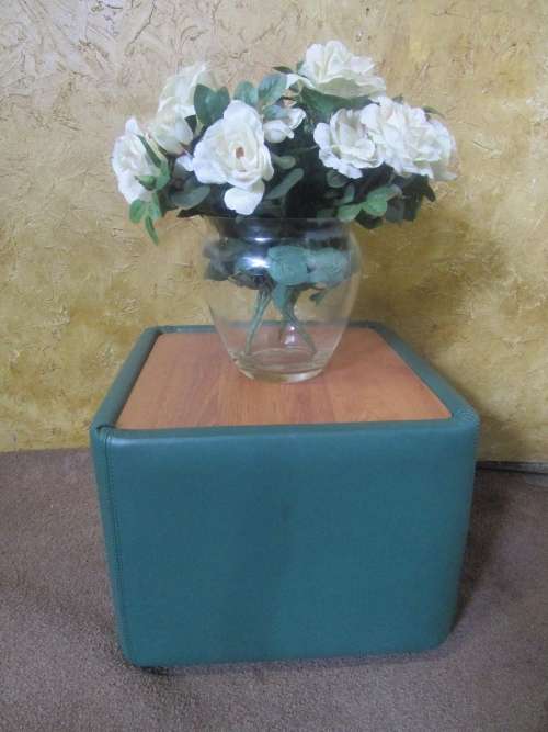 A GORGEOUS VINTAGE RETRO SIDE TABLE/AUTOMANN IN GOOD CONDITION