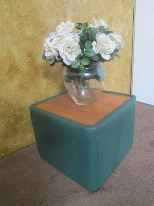 A GORGEOUS VINTAGE RETRO SIDE TABLE/AUTOMANN IN GOOD CONDITION