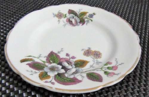 FOUR LOVLEY  FINE BONE CHINA PLATES - MADE IN ENGLAND - BID PER EACH