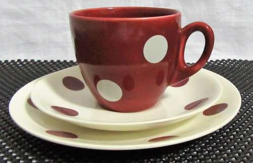 A GORGEOUS DIFFERENT J & G MEAKIN TRIO SET - MADE IN ENGLAND