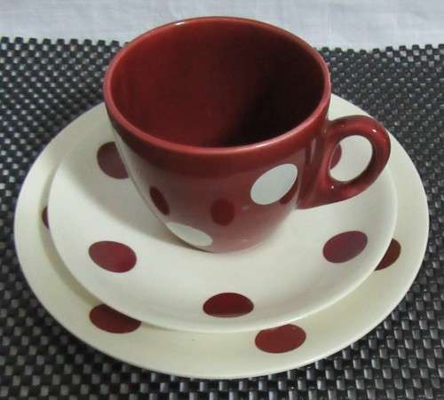 A GORGEOUS DIFFERENT J & G MEAKIN TRIO SET - MADE IN ENGLAND