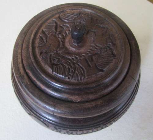 DECORATIVE LARGE ROUND WOODEN BOX WITH DEEP CARVINGS Very beautiful traditional carved wooden box