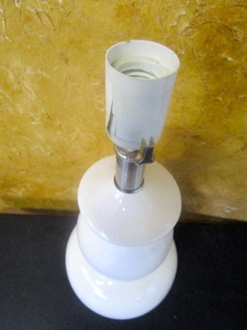WOW A STUNNING LARGE CRISP WHITE WOOLWORTHS PORCELAIN TABLE LAMP TESTED & WORKING