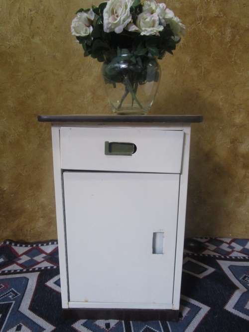 A LOVELY METAL CABINET FOR THE INDUSTRIAL LOOK OR FOR TATOO PALER