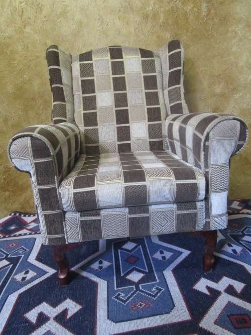 A CHARMING COMFORTABLE WING BACK CHAIR IN EXCELLENT CONDITION